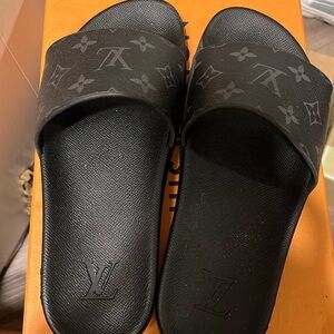 Louis Vuitton men’s slides